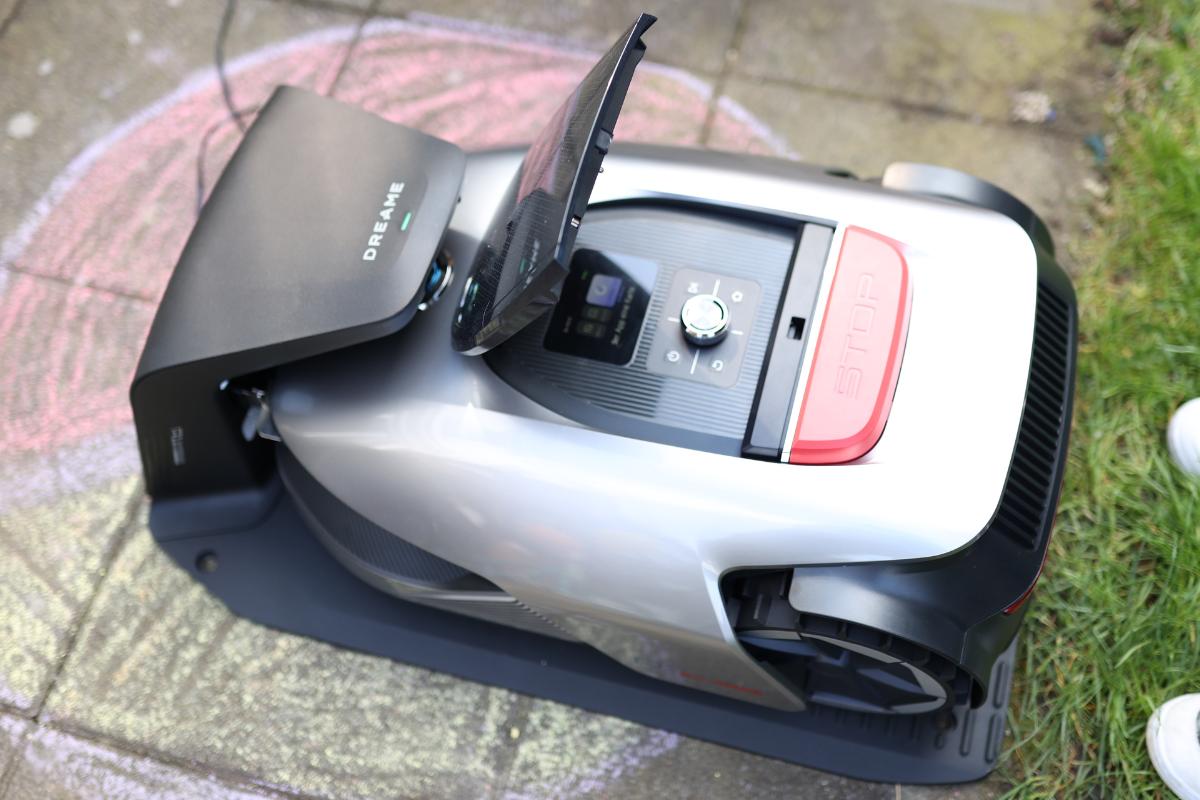 Der Dreame A1 Mähroboter ist bei Smart-Home-Fox im Test zu sehen.